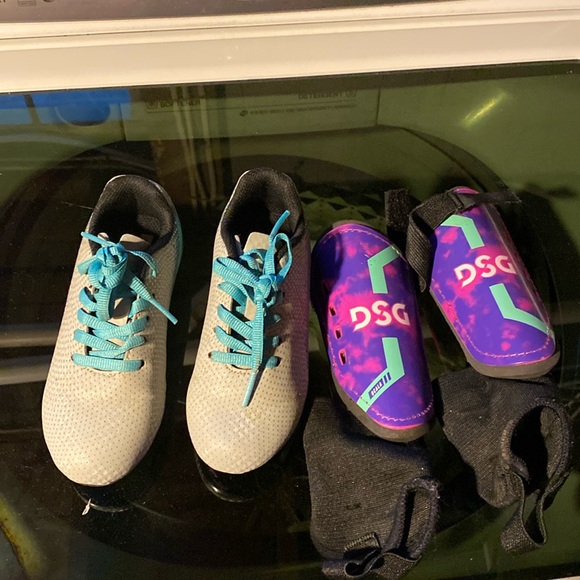 Toddler soccer cleats and shin guards - Picture 1 of 3